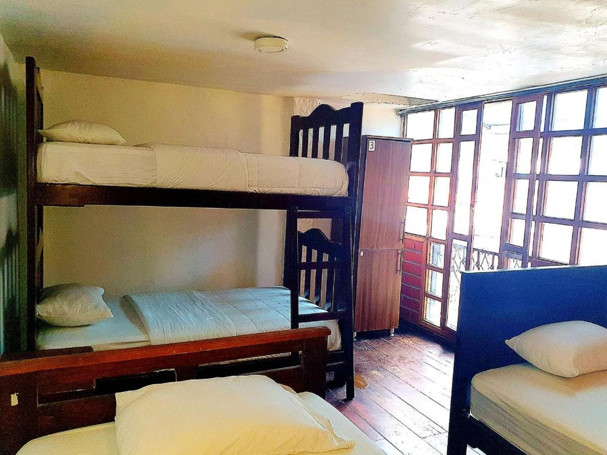 Hostal Inti Raymi Backpackers Banos  Exterior photo