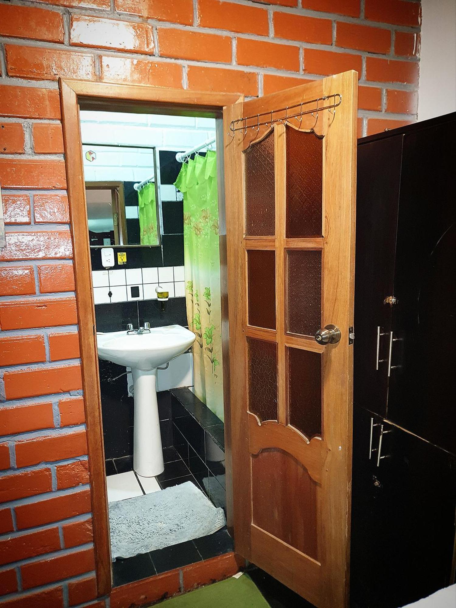 Hostal Inti Raymi Backpackers Banos  Exterior photo
